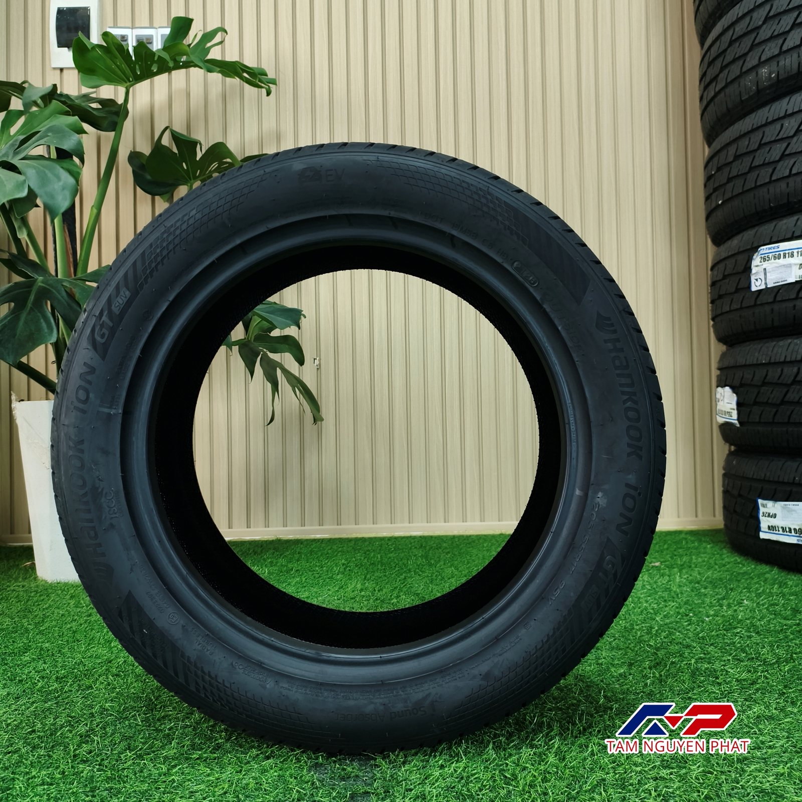 Lốp Hankook iON GT SUV IK41A 205/55R17 95V XL