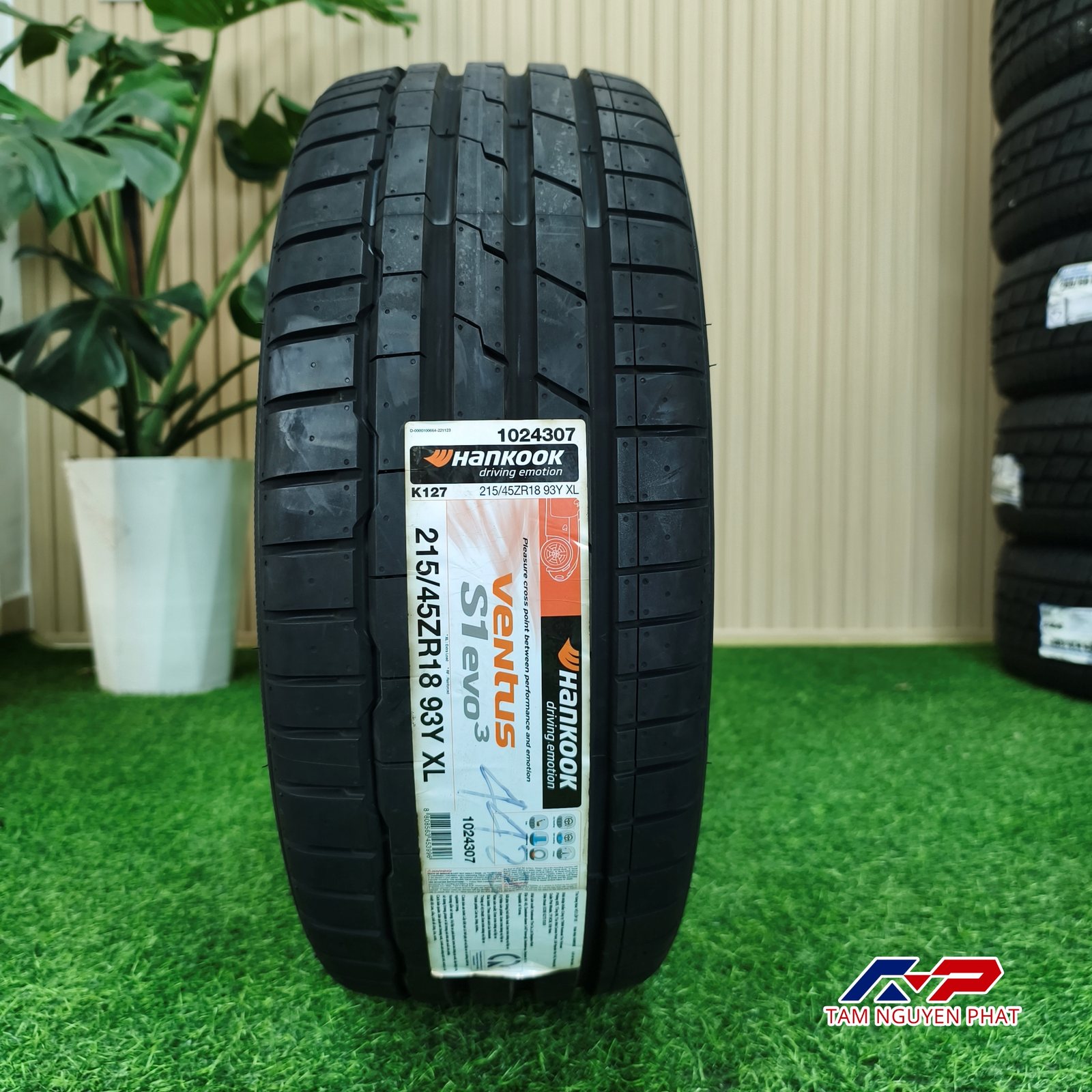 Lốp Hankook Ventus S1 evo3 K127 215/45ZR18 93Y XL