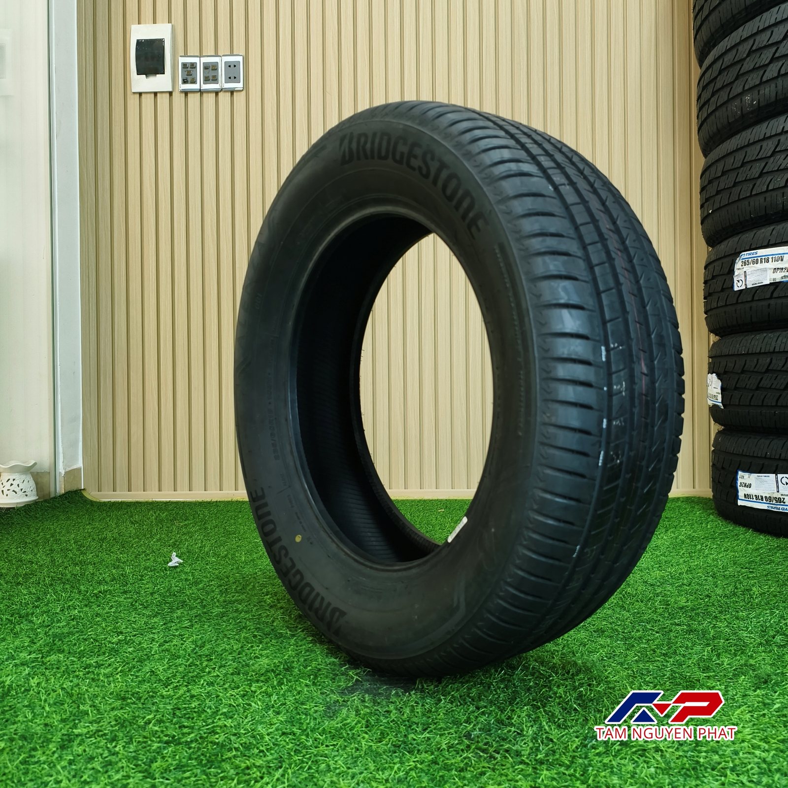 Lốp Bridgestone AL01 235/60R18 103V - Ảnh 3