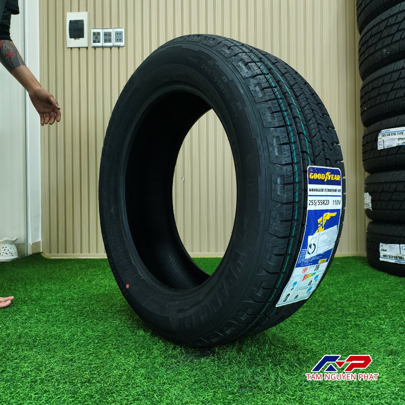 Lốp Goodyear Wrangler Territory HT 255/55R20 110V - Ảnh 2